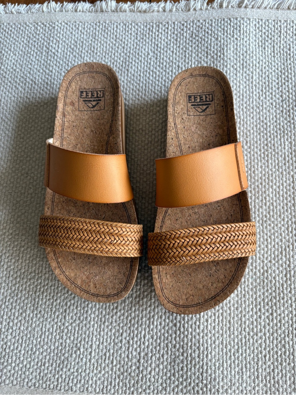 NWOT Reef Cushion Vista Hi Women’s Tan Woven Straps Slide Sandals Size 7